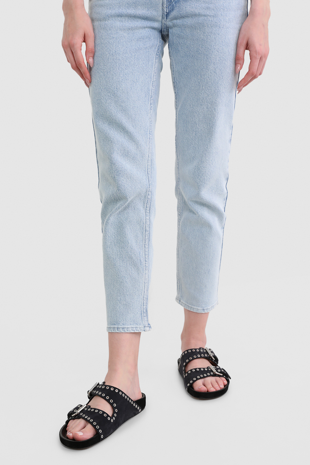 תמונת כל הלוק של סנדלי סליידס מזמש